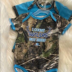 Mossy Oak Camouflage and Blue Kids Bodysuit Size 6/9m